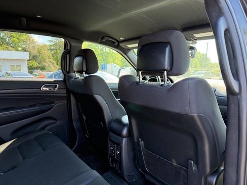 Used 2019 Jeep Grand Cherokee Laredo image 14