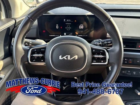 Used 2025 Kia Carnival FWD image 17