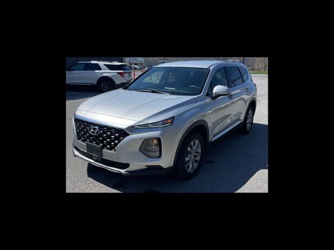 Used 2019 Hyundai Santa Fe SE image 1