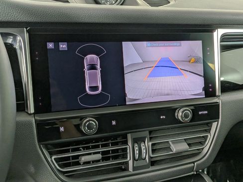 Certified 2023 Porsche Macan AWD/4WD image 19