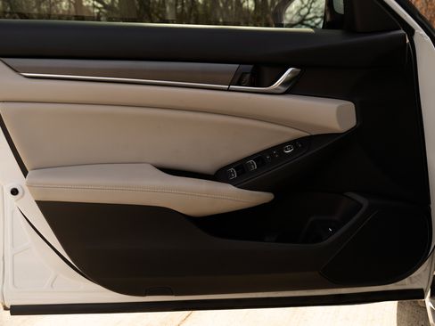 Used 2018 Honda Accord LX image 35