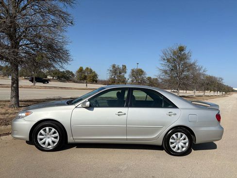 Used 2005 Toyota Camry LE image 2