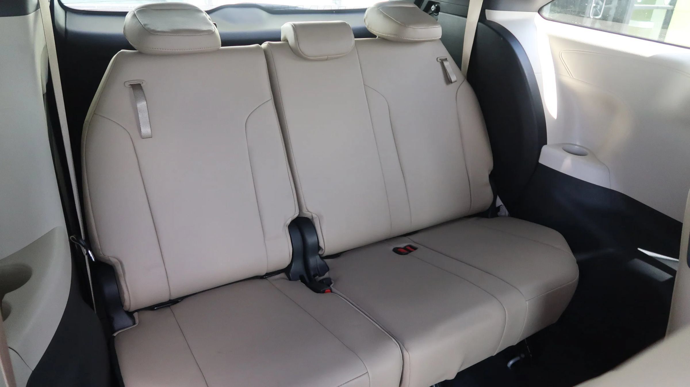 Used 2021 Toyota Sienna XLE FWD image 23