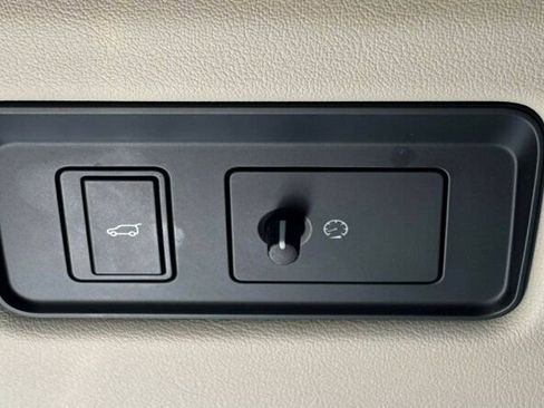 Used 2019 Land Rover Range Rover Long Wheelbase Supercharged image 36