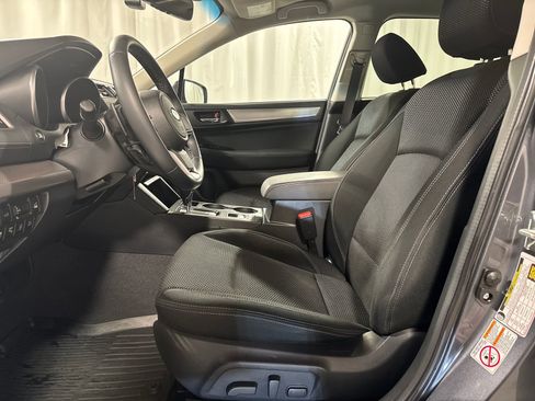 Used 2018 Subaru Outback 2.5i Premium image 3