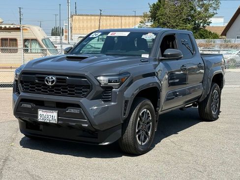Used 2024 Toyota Tacoma TRD Sport w/ TRD Sport Premium Package AWD/4WD image 4