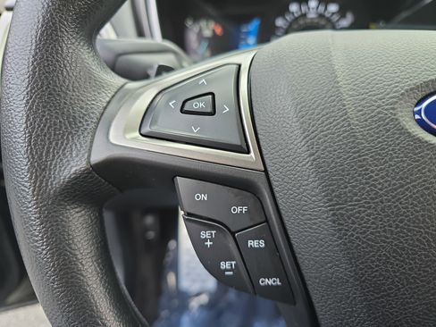 Used 2017 Ford Fusion SE w/ Fusion SE Technology Package image 16