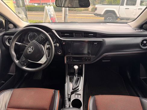 Used 2017 Toyota Corolla SE w/ SE Premium Package image 17