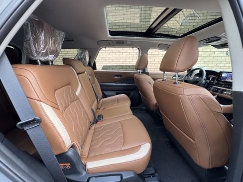 New 2026 Nissan Pathfinder Platinum AWD/4WD image 13