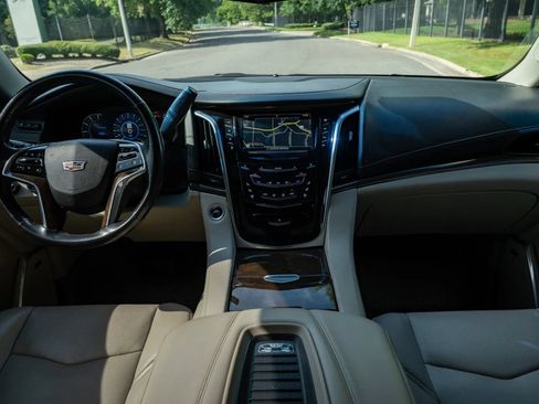 Used 2019 Cadillac Escalade Premium Luxury AWD/4WD image 20