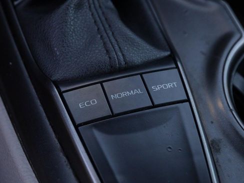 Used 2022 Toyota Camry SE FWD image 18