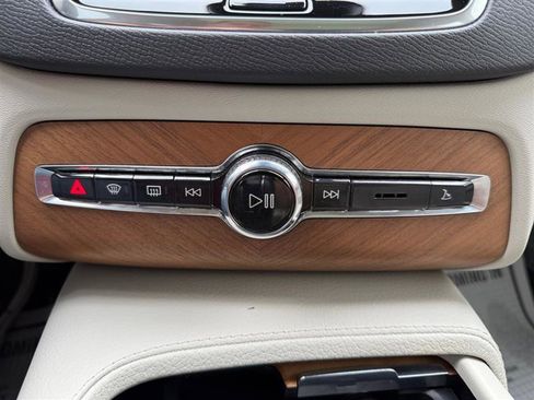 Used 2021 Volvo XC90 T6 Momentum w/ Climate Package image 31