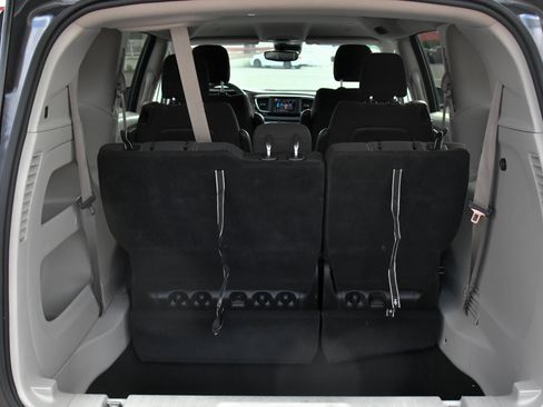 Used 2023 Chrysler Voyager LX image 43