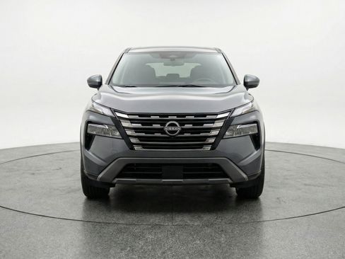 Used 2025 Nissan Rogue SV image 2