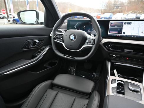 Used 2025 BMW 330i xDrive Sedan AWD/4WD image 13