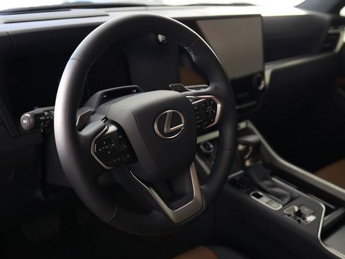 Used 2026 Lexus GX 550 550 Premium+ w/ Accessory Package (2T) image 20