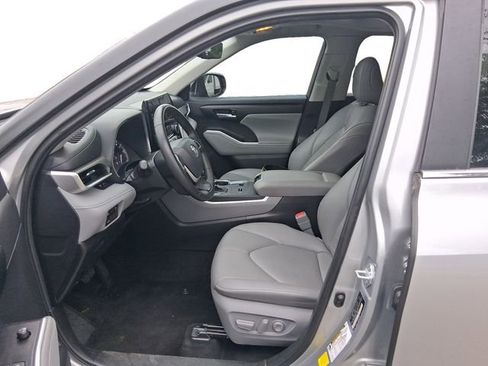 Used 2023 Toyota Highlander XLE FWD image 10