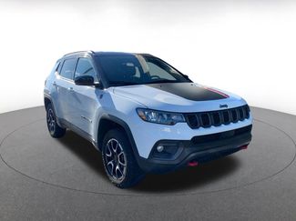 Used 2025 Jeep Compass Trailhawk video 1