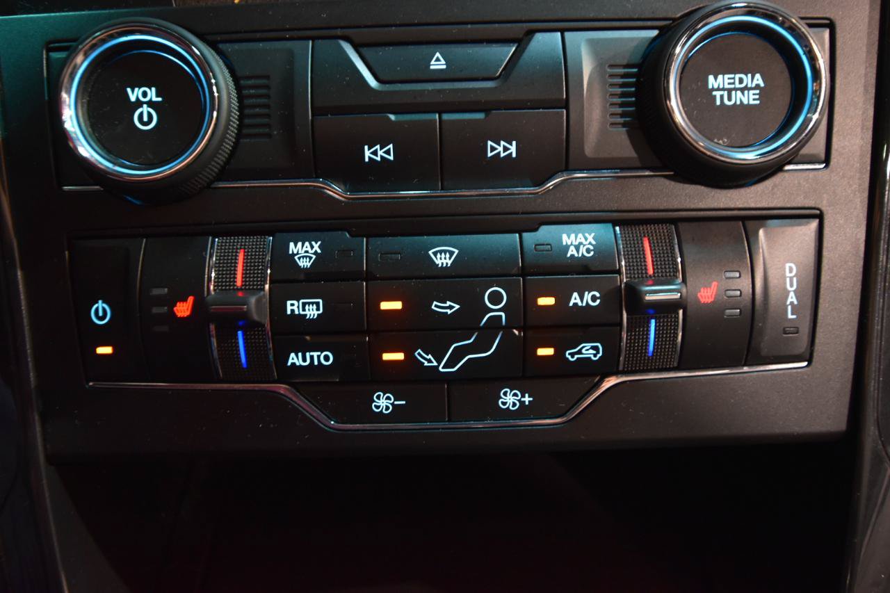Used 2017 Ford Explorer XLT w/ Equipment Group 202A AWD/4WD image 27