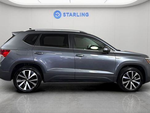 Used 2024 Volkswagen Taos SE image 11