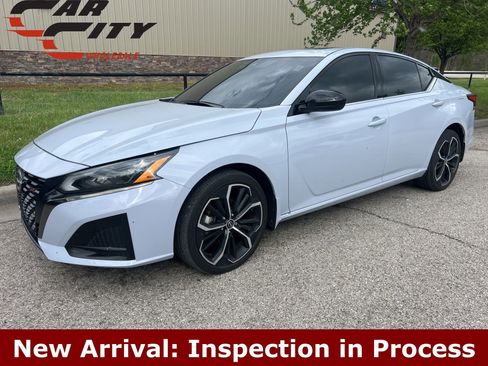 Used 2024 Nissan Altima 2.5 SR w/ SR Premium Package image 1