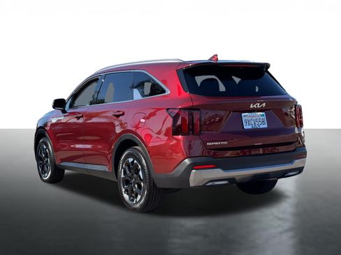 Certified 2025 Kia Sorento S w/ Panoramic Sunroof Package FWD image 6