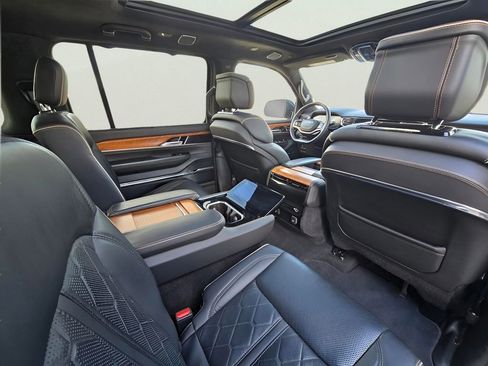 Used 2024 Jeep Grand Wagoneer L Series III image 85