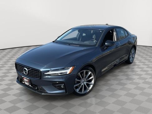 Used 2021 Volvo S60 T5 Momentum w/ Premium Package AWD/4WD image 1
