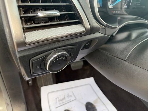 Used 2020 Ford Fusion SE FWD image 17