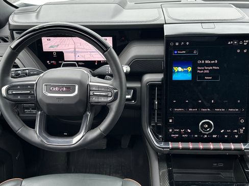 Used 2025 GMC Yukon XL AT4 image 14