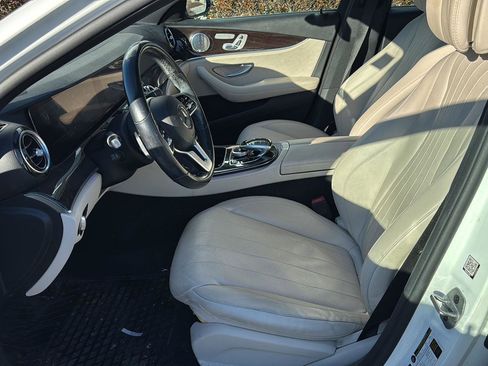 Used 2020 Mercedes-Benz E 350 4MATIC Sedan image 5