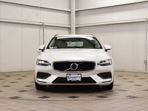 Used 2020 Volvo V60 T5 Momentum w/ Premium Package image 2