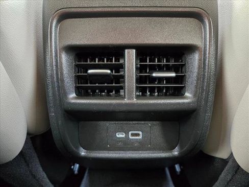 Used 2023 Cadillac XT4 Premium Luxury image 17