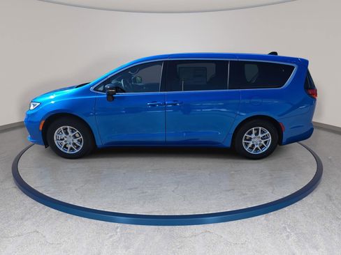 New 2026 Chrysler Pacifica Select FWD image 8