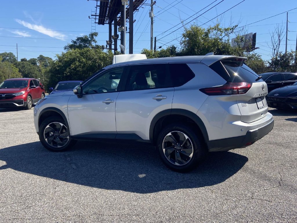 Used 2025 Nissan Rogue SV AWD/4WD image 8