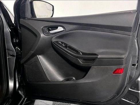 Used 2018 Ford Focus SE w/ SE Appearance Package FWD image 23