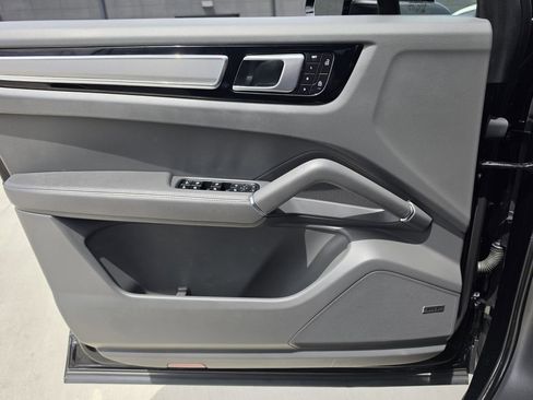 Certified 2023 Porsche Cayenne Platinum Edition AWD/4WD image 14