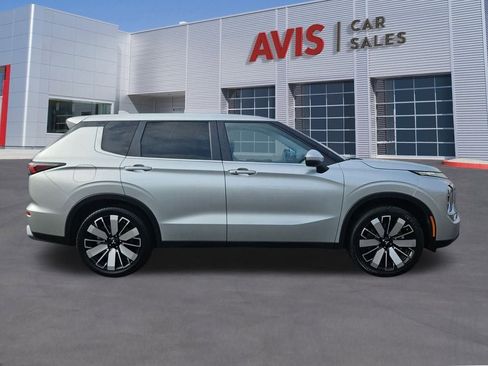 Used 2025 Mitsubishi Outlander SE image 7