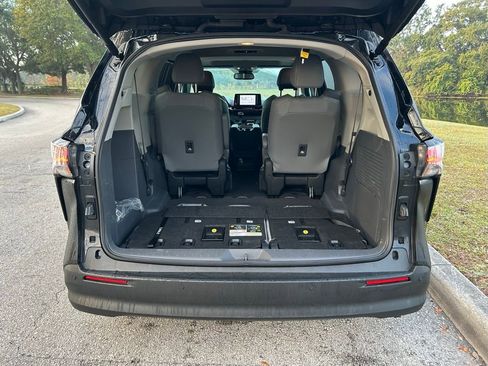 Used 2024 Toyota Sienna XLE image 10