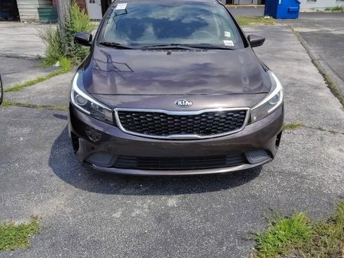 Used 2017 Kia Forte LX FWD image 1
