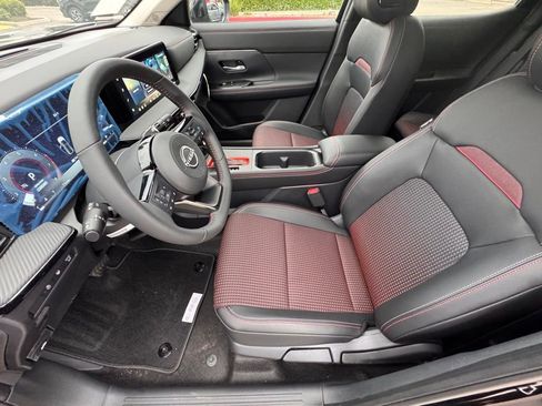 New 2026 Nissan Kicks SR image 9