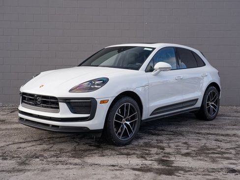 Certified 2025 Porsche Macan image 1