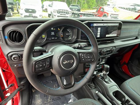 Used 2025 Jeep Wrangler Unlimited Rubicon 4xe AWD/4WD image 25