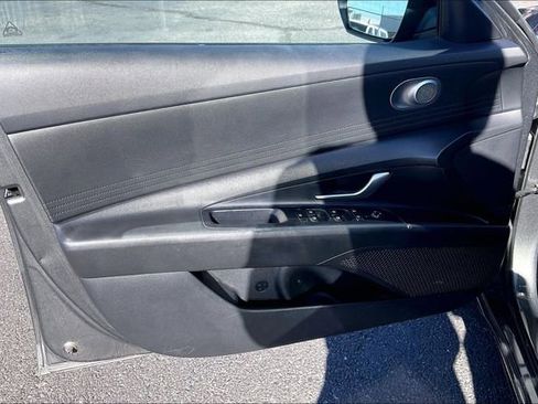 Used 2024 Hyundai Elantra SE image 18