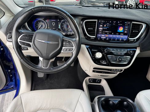 Used 2021 Chrysler Pacifica Touring-L w/ Uconnect Theater Family Group image 15