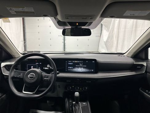 Used 2025 Nissan Kicks SV AWD/4WD image 35