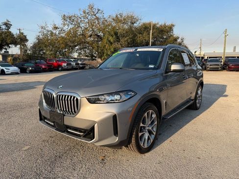 Used 2024 BMW X5 xDrive40i w/ Premium Package image 2