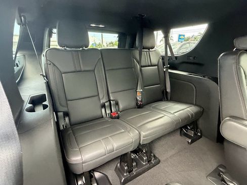 Certified 2024 Chevrolet Suburban RST w/ Luxury Package AWD/4WD image 18