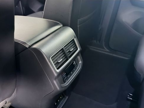 Used 2024 Volkswagen Atlas SE FWD image 28