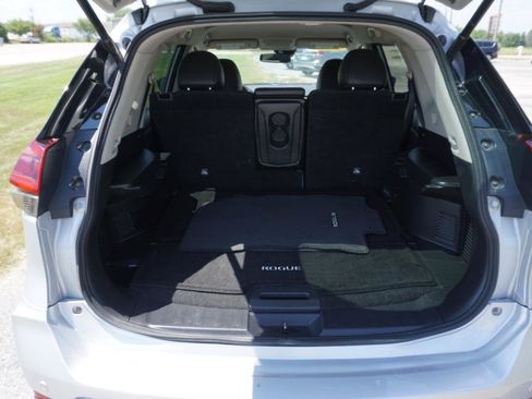 Used 2019 Nissan Rogue SL FWD image 24